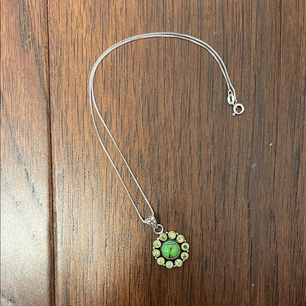 Elegant Silver and Green Pendant Necklace